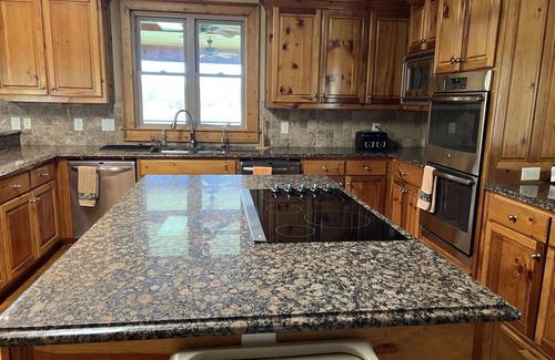 Fort Valley Cabin | This lodge is a 6 bedroom(s), 5.5 bathrooms, located in Fort Valley, GA.