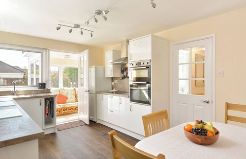 Comrie Cottage | This lovely detached cottage is conveniently set all on one level.