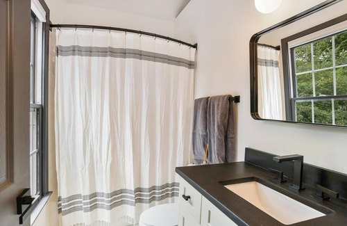 Peoplestown House | This lovely newly renovated 3/2.5 home located 10 minutes away from major ATL hotspots