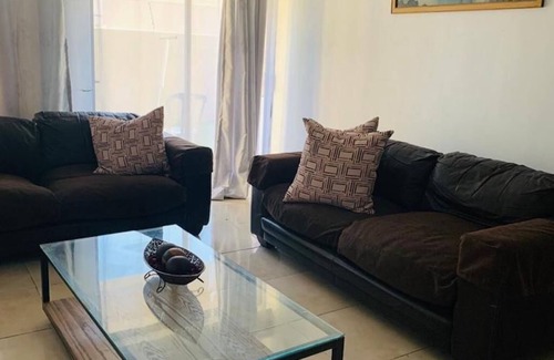 Bloubergstrand Apartment | This lovely self contained 3 bedroom apartment is 5 minutes from the beach!