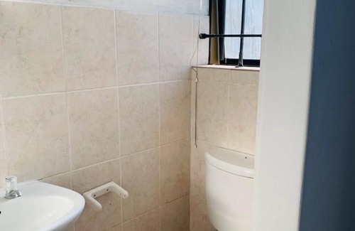 Bloubergstrand Apartment | This lovely self contained 3 bedroom apartment is 5 minutes from the beach!