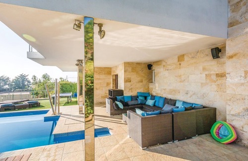 Sant Cebria de Vallalta House | This luxury designer holiday villa is located in the well-kept urbanization "Vistamar" in Sant Cebri