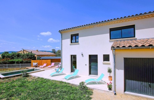 Cleon-d'Andran House | This luxurious Provençal villa with swimming pool welcomes you in Cléon d' Andran.