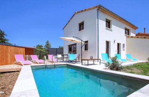Cleon-d'Andran House | This luxurious Provençal villa with swimming pool welcomes you in Cléon d' Andran.