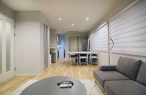 Okubo House | This luxury residence is located in Shin-Okubo, Shinjuku-ku. Accommodates up to 8 people. The home has a full set kitchen and spacious living room.
