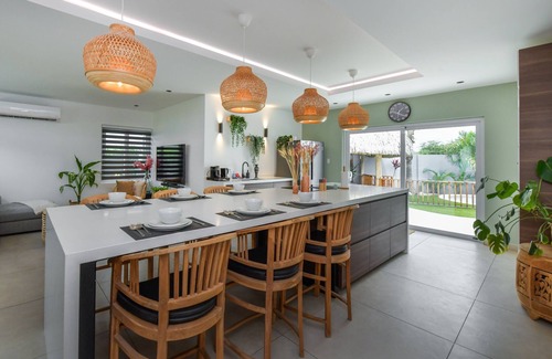 Alto Vista Villa | This Modern & Charming Villa Is Truly One of a Kind.n9 minute drive to beaches.