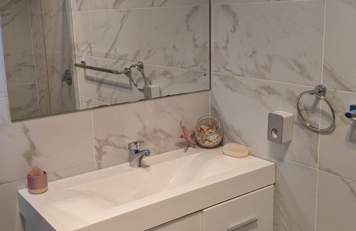 Edmondson Park House | This Queen bed with private attached bathroom