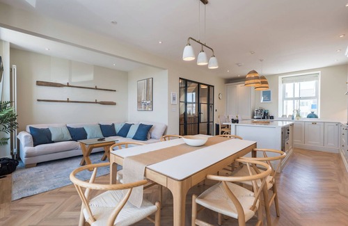 Rhosneigr House | This recently renovated coastal oasis combines contemporary comfort with beach-chic style