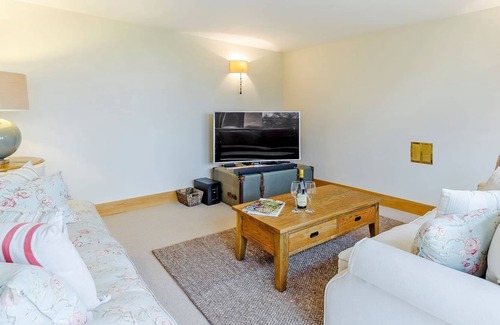Bourton Cottage | This spacious modern barn conversion is a perfect base for up to four people to explore the quaint v