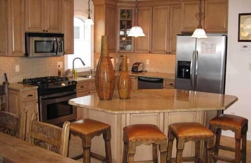 Gold Coast Condo | This stunning, unrivaled vacation home built in 2006 is handicap friendly