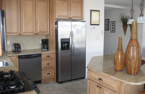 Gold Coast Condo | This stunning, unrivaled vacation home built in 2006 is handicap friendly