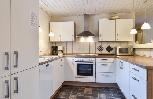 Husby House | This thatched vacation home offers optimal conditions for both a relaxing and an active vacation.