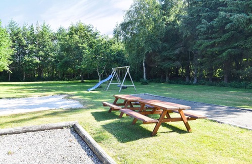 Husby House | This thatched vacation home offers optimal conditions for both a relaxing and an active vacation.