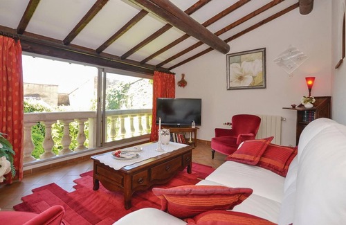 Caumont-sur-Durance House | This three bedroom holiday home is wonderfully located in Provence.
