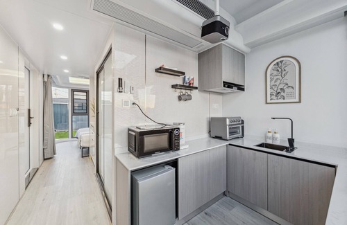 Barrett Apartment | This tiny house is a 1 bedroom(s), 1 bathrooms, located in Highlands, TX.