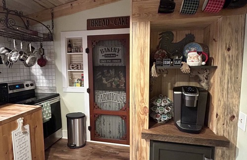 Liberty Cottage | This unique Country Cottage is located close to Clemson, Easley & Greenville.