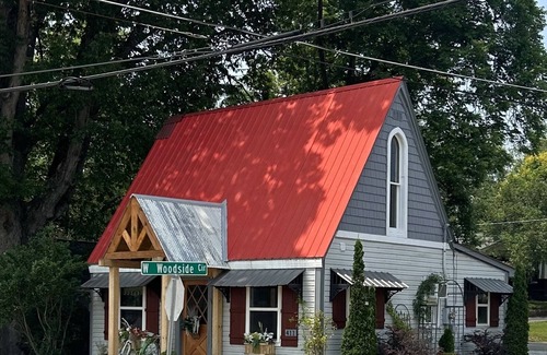 Liberty Cottage | This unique Country Cottage is located close to Clemson, Easley & Greenville.