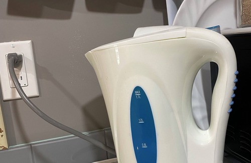 Port Burwell Apartment | This unit sleeps 5 in two bedrooms and is a quick walk to the beach.