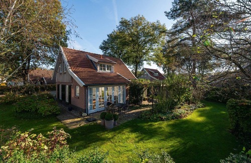 Wierden House | This very comfortable villa for 6 persons is located on the vacation complex Buitengoed Het Lageveld, in a beautiful wooded area near Almelo and Enschede.