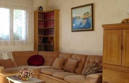 Fouesnant House | This very comfortable house is located towards the end of a very calm dead-end street