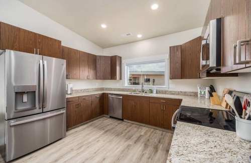 Kanab House | Thistle Retreat l Private Hot Tub I Pool I Views