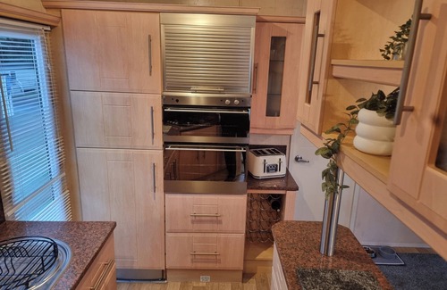 Cowes Ski Chalet | Thorness Bay - 3-Bed Cabin - Sleeps 6 - Sea view