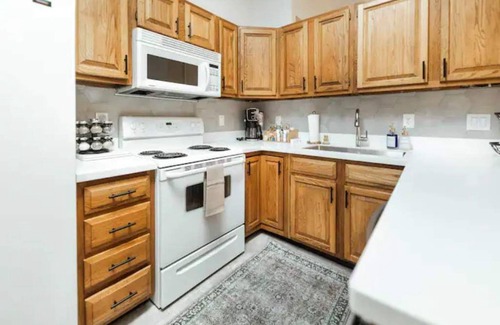 Bloomington House | Thornton Place-Fenced Yard-Great Neighborhood-Close to IU