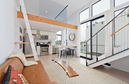 Ocean Beach House | Thoroughly Clean & Highly Discounted @ the Beach