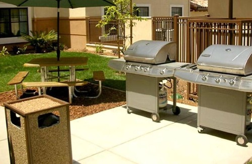 Thousand Oaks House | Thousand Oaks Retreat! 5 Quiet units w/Work Space