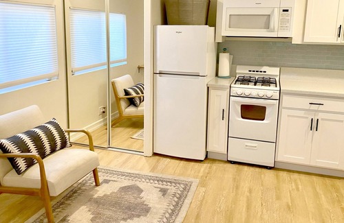 Thousand Oaks Cottage | Thousand Oaks Studio Guest Cottage