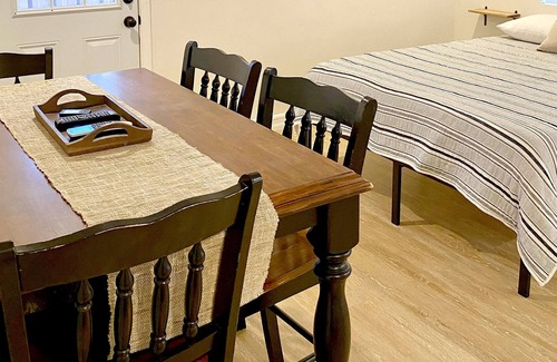 Thousand Oaks Cottage | Thousand Oaks Studio Guest Cottage