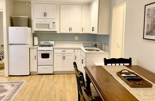 Thousand Oaks Cottage | Thousand Oaks Studio Guest Cottage