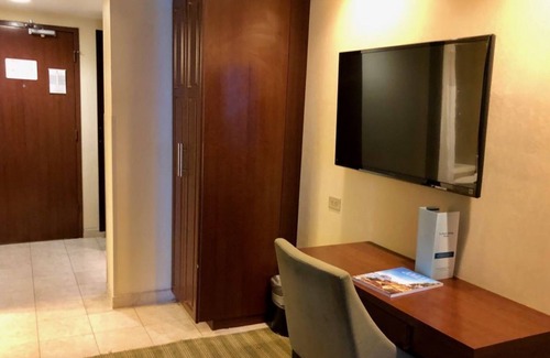 Sunny Isles Beach Resort | Three Amazing Units Near Airport! City View, Spa, Beach, Pool, Parking!