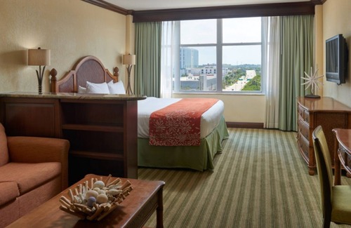 Sunny Isles Beach Resort | Three Amazing Units Near Airport! City View, Spa, Beach, Pool, Parking!