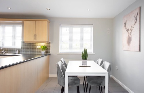 Colchester House | Three Bed 2.5 Bath Detached House