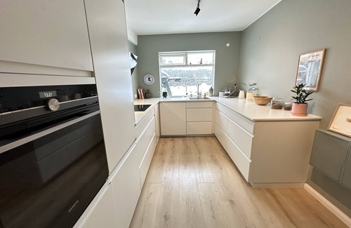 Laekir Apartment | Three bedroom apartment in Rauðalækur, centrally located in Reykjavik