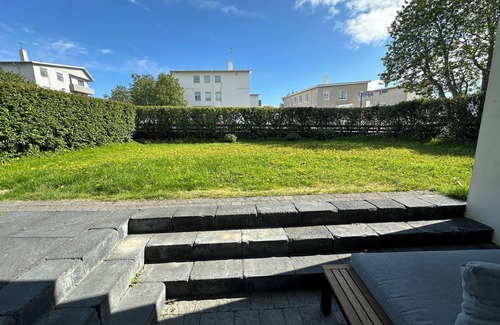 Laekir Apartment | Three bedroom apartment in Rauðalækur, centrally located in Reykjavik