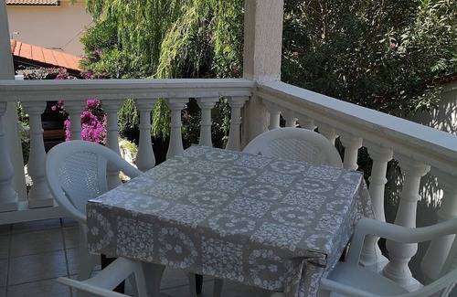 Lopar Apartment | Three bedroom apartment with balcony Lopar, Rab (A-18896-a)