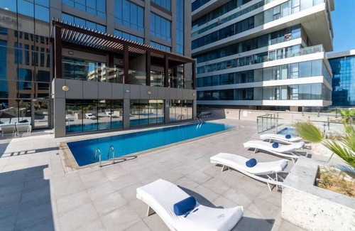 Al Mankhool Apartment | Three Bedroom Apartment Near Al Maya Supermarket By Luxury Bookings AD