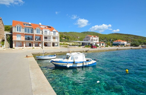 Prizba Apartment | Three bedroom apartment near beach Prižba, Korčula (A-14499-b)