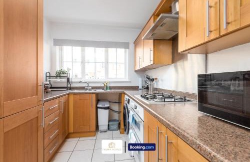 Ashford House | Three Bedroom House By The Yuma Homes Short Lets & Serviced Accommodation In Ashford With Free Wifi & Free Parking