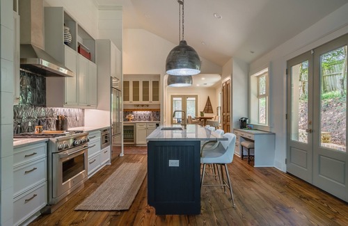 Oxford House | Three Bedroom House Downtown on South Lamar Walk to the Square and Campus