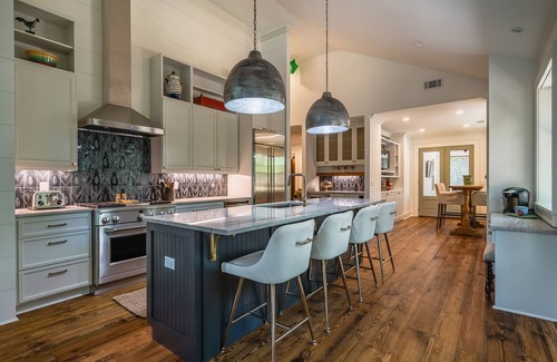 Oxford House | Three Bedroom House Downtown on South Lamar Walk to the Square and Campus