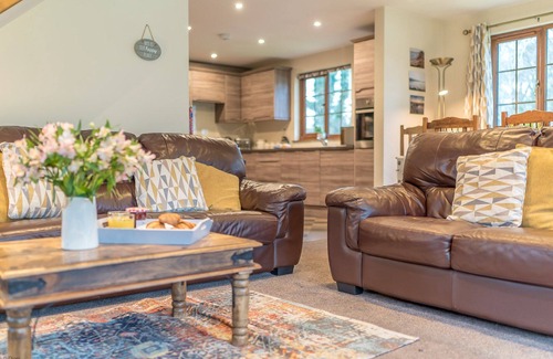 Llanbedr Cottage | Three Bedroom Lodge with Hot Tub and Log Fire | Maes-Artro-Lodge