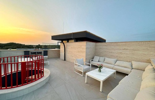 Kozino Apartment | Three-Bedroom Penthouse with Infinity Pool (The Skyview Penthouse) - S4