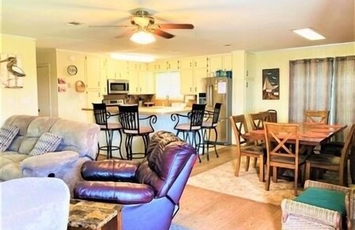 Port Mansfield House | Three Bedroom, Two Bath. Off Water Home. Short Distance to Public Pier.
