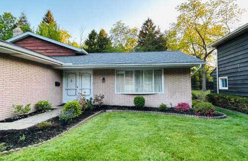 South Euclid Villa | Three Bedroom Villa Near Cleveland Clinic, Case Western, University Hospitals