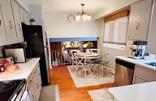 South Euclid Villa | Three Bedroom Villa Near Cleveland Clinic, Case Western, University Hospitals