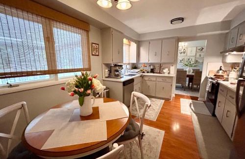 South Euclid Villa | Three Bedroom Villa Near Cleveland Clinic, Case Western, University Hospitals