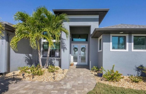 South Gulf Cove House | THREE PALMS PARADISE!nModern, 3-Bedroom Home, that sleeps 12.nPort Charlotte, FL